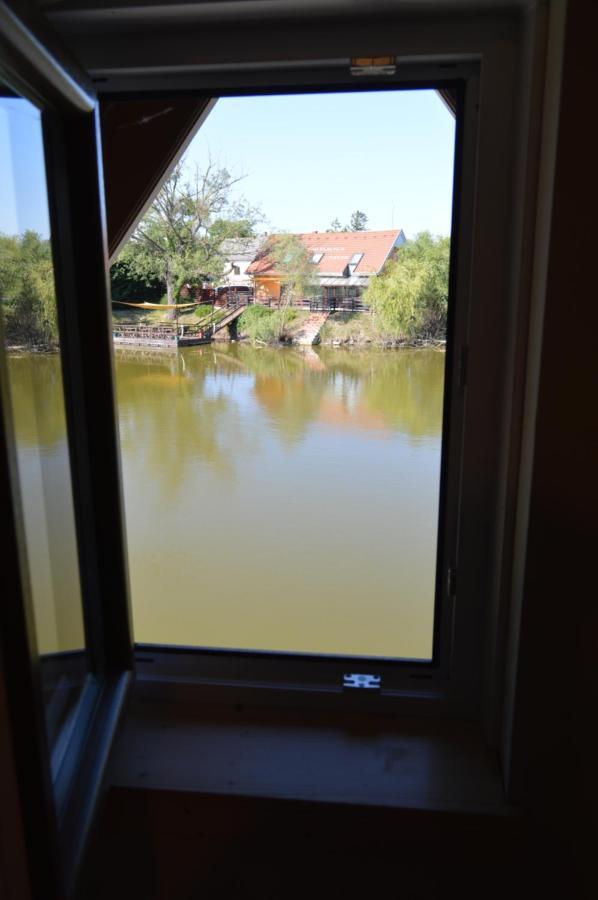 Intertranscoop Lake House Vamosszabadi Ngoại thất bức ảnh
