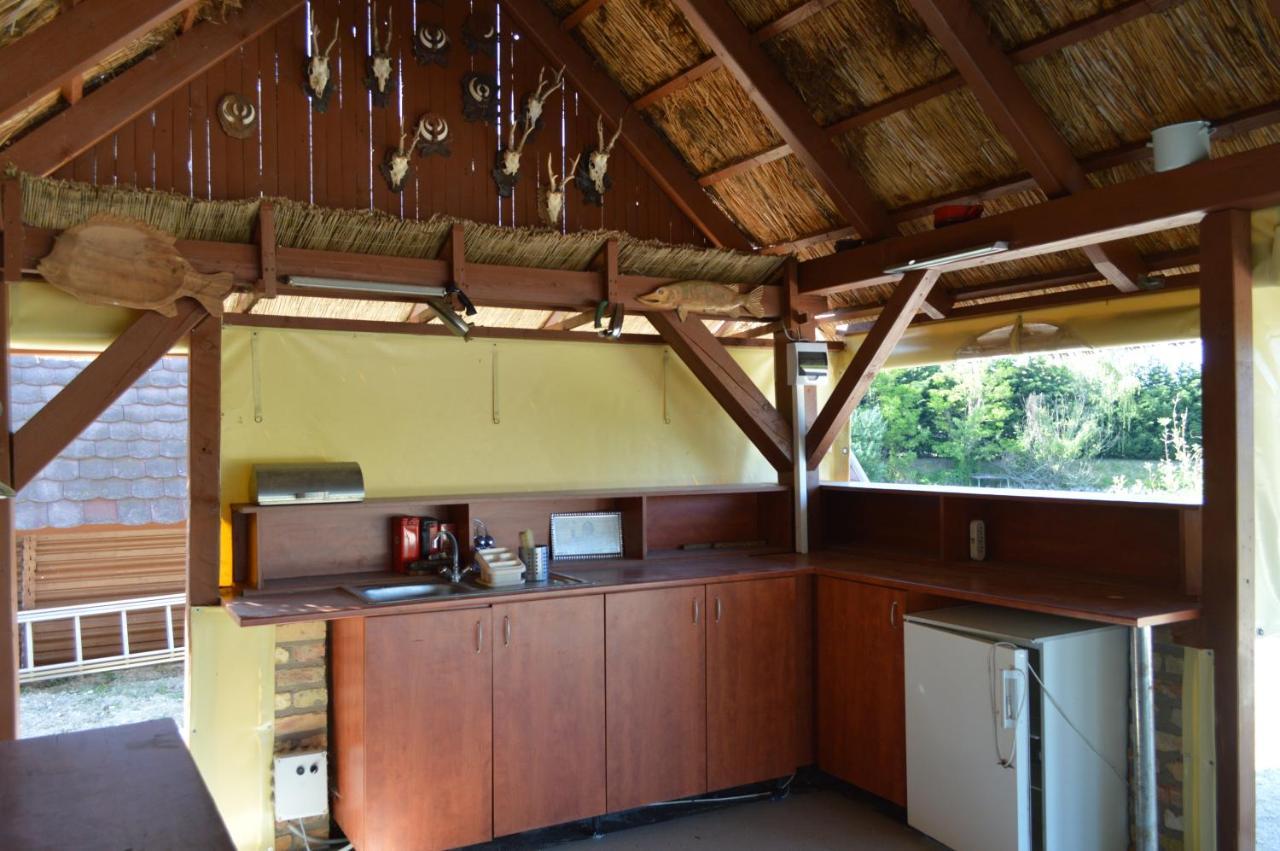 Intertranscoop Lake House Vamosszabadi Ngoại thất bức ảnh