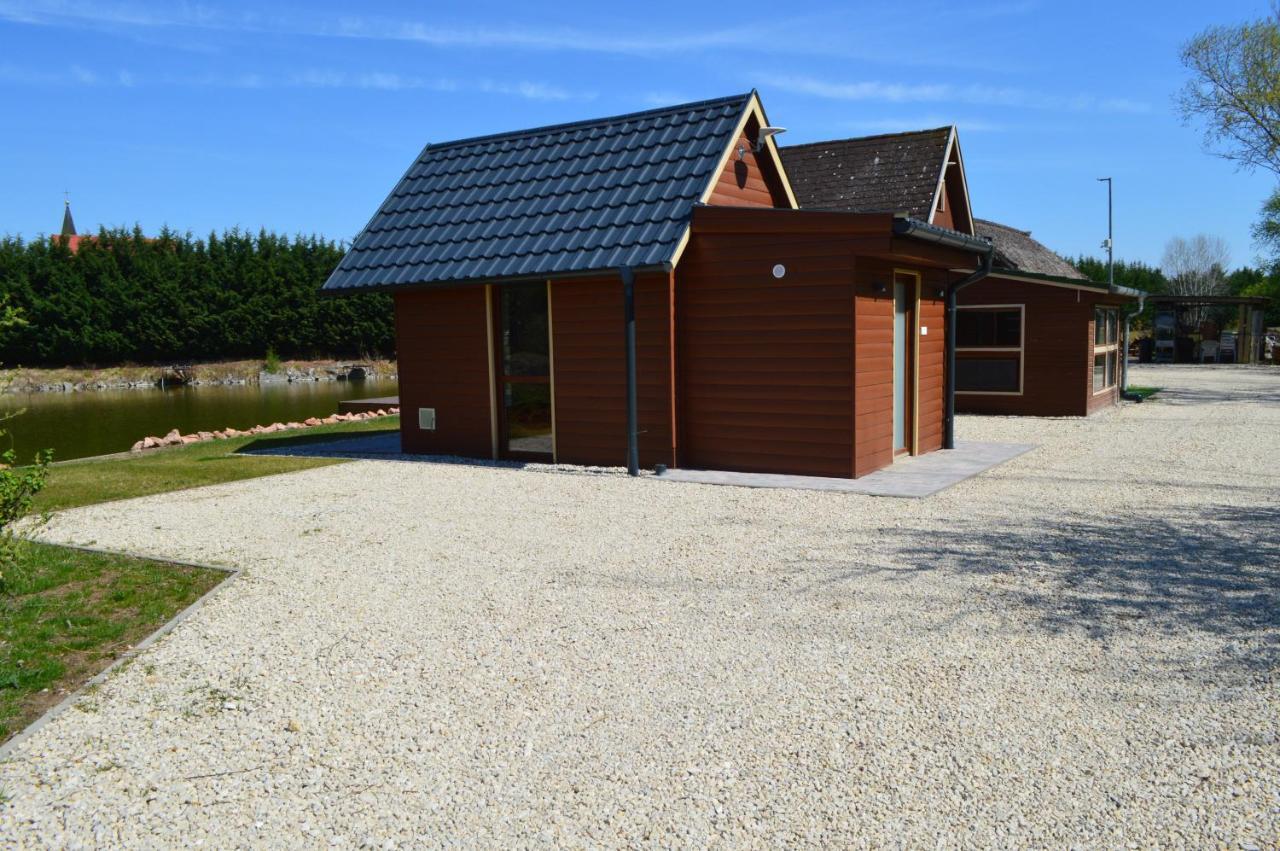 Intertranscoop Lake House Vamosszabadi Ngoại thất bức ảnh
