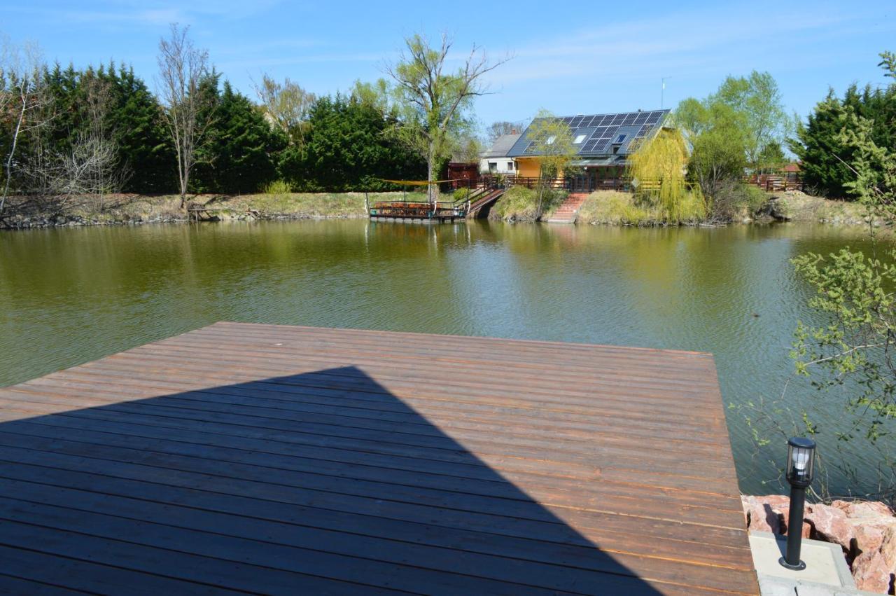 Intertranscoop Lake House Vamosszabadi Ngoại thất bức ảnh