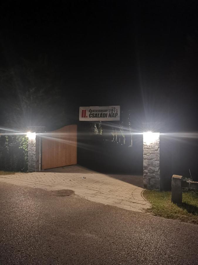 Intertranscoop Lake House Vamosszabadi Ngoại thất bức ảnh